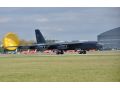 Bombarder B 52H Stratofortress & Red Arrows